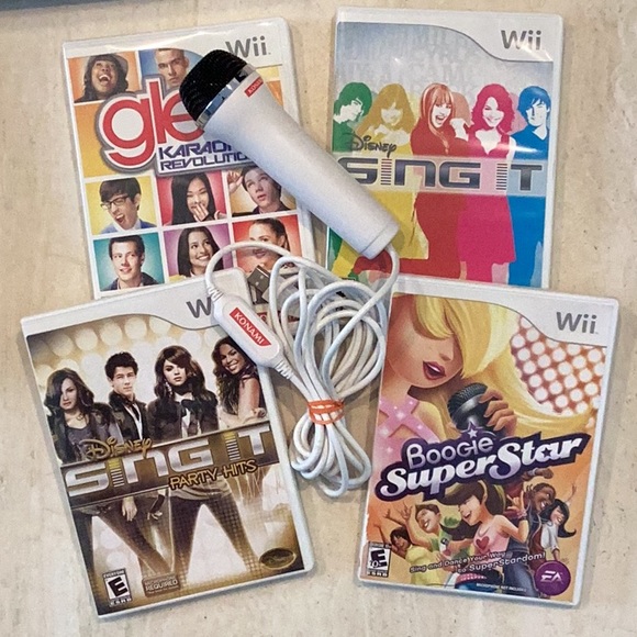 Karaoke Wii Games & Microphone Singing  Sing Disney Glee Dance Lot Of 4 Game - Picture 8 of 8